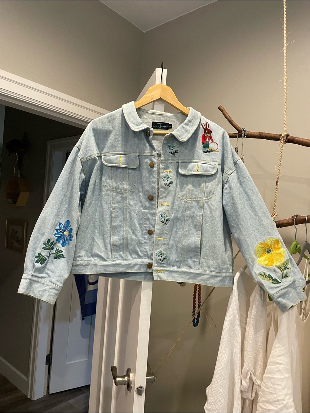 RARE Anthropologie limited edition alice in wonderland embroidered denim jacket - Picture 2 of 8